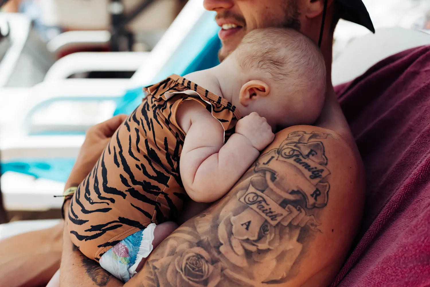 Documentary newborn family photography dad